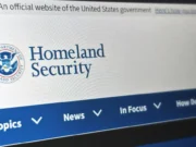 Остановка транспорта в северо-восточном Канзасе приводит к депортации водителя